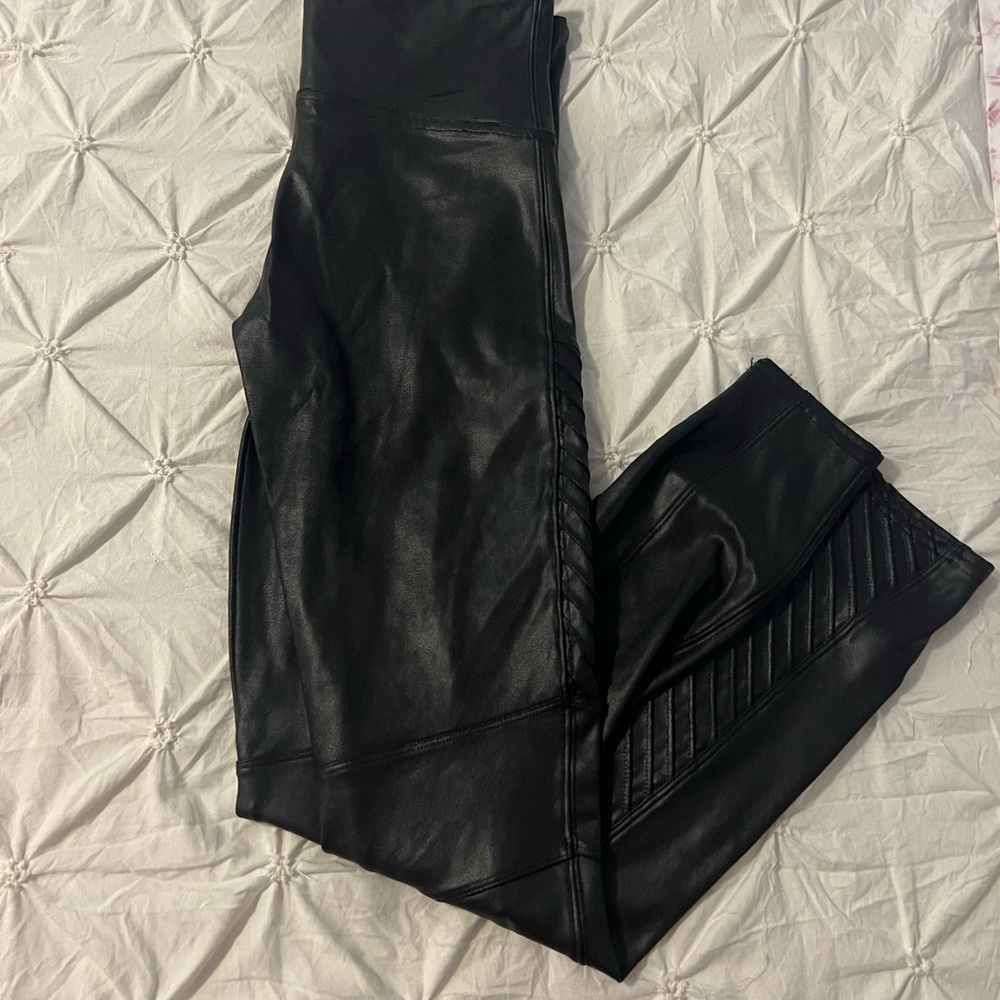 Textured leather leggings!